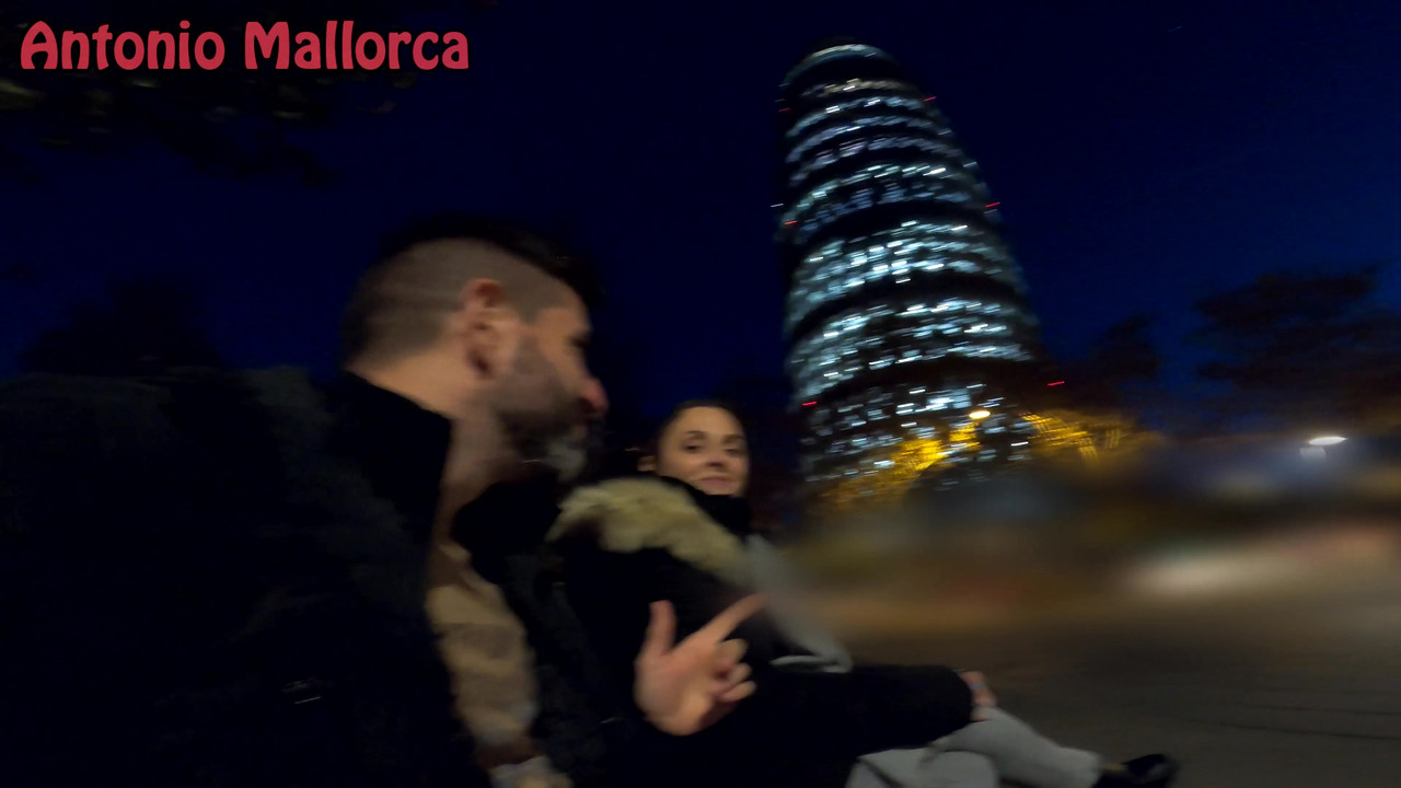 在我丢了airbnb后，热辣的大屁股西班牙人邀请我去她的酒店房间