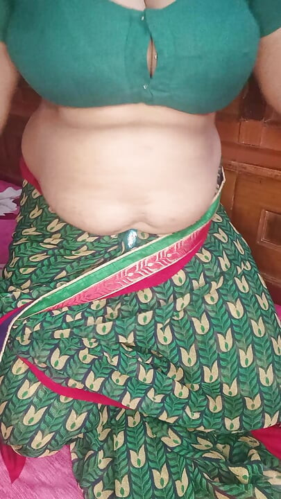 Eu quero pau preto grande ... Indiana gordinha esposa saree dança e nude show