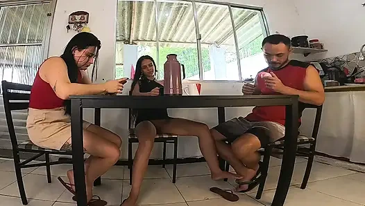 Я Сделала Минет Мужу Моей Подруги И Киску Под Столом В Её День Рождения