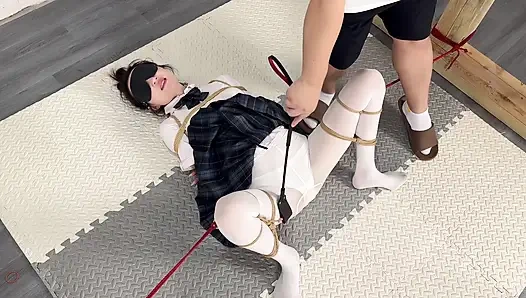 Японский белый шелк и кульминация с электрическим током