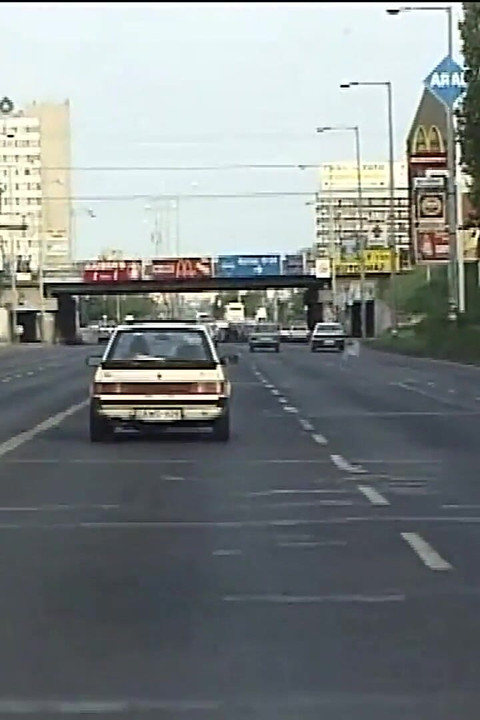 イタリアの淫乱が巨大チンポに完全に夢中になる - (エピソード 04)