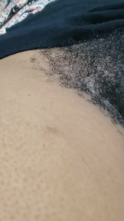 Quente milf tem a buceta e bunda mais peludas que você já viu até agora | Clipe 1