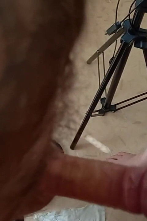 吸吮吮吸鸡巴并得到一口精液 1