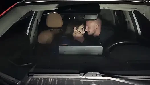 Arabada bir adamı aldatmak