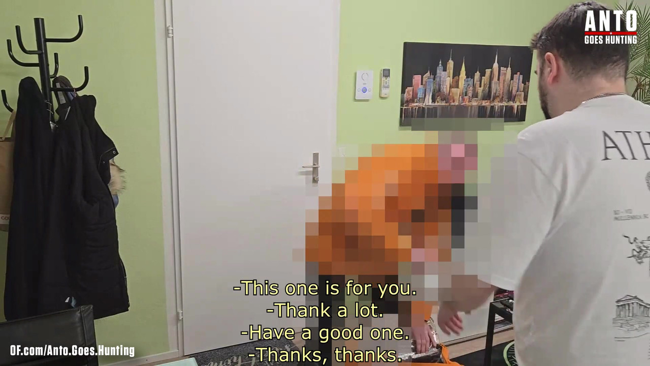 另一个J.吃送货员被说服做同性恋的东西