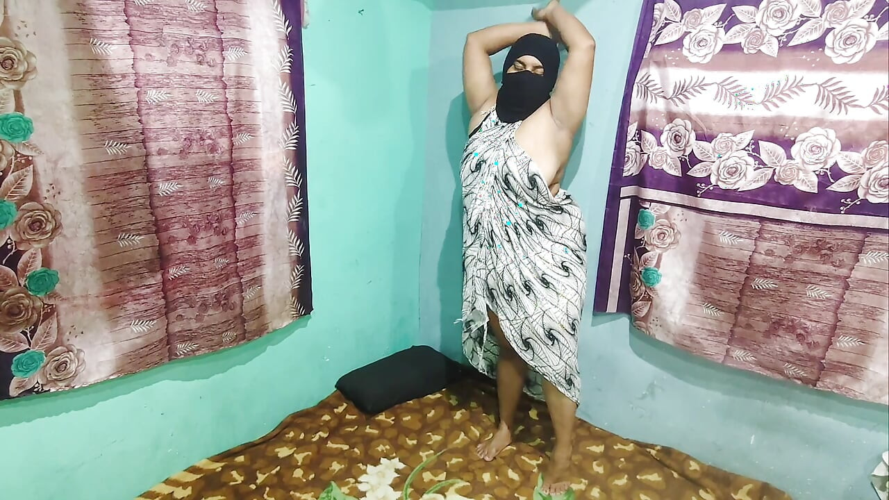 Sexy muslim bich dancing for money and cheap cock