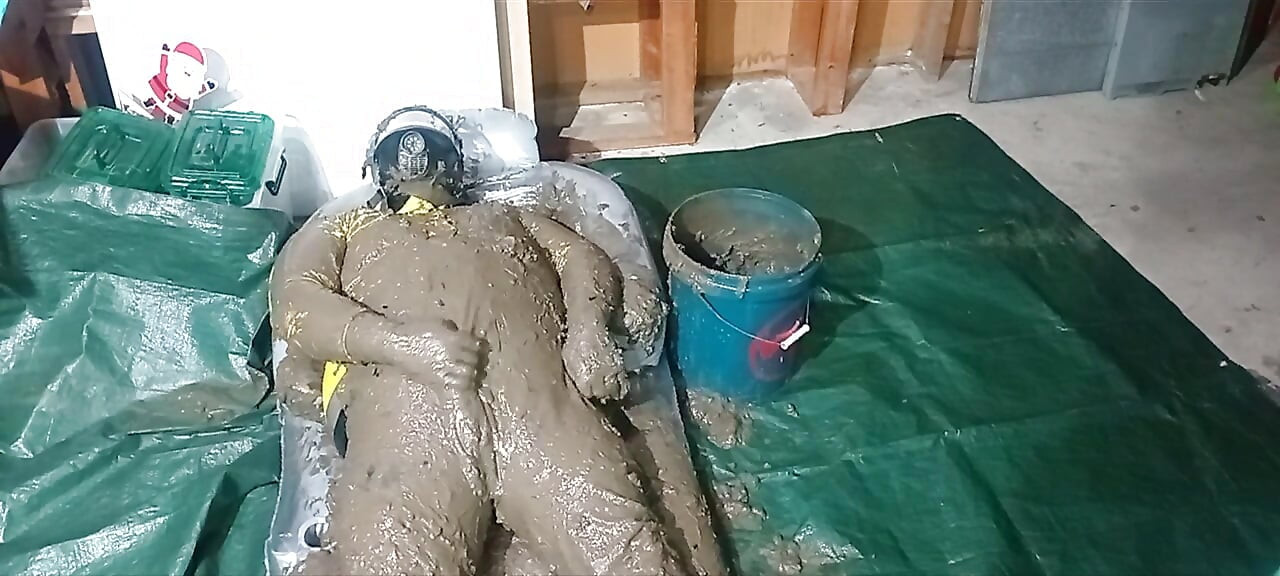 Латексний безпілотник Biohazard розмазає грязю