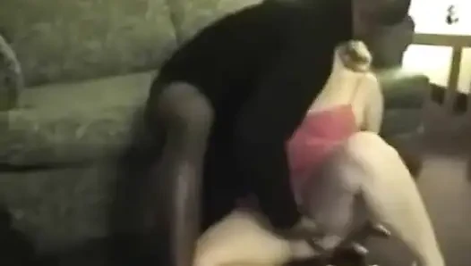 BBC Addiction - 100% Amateur und selbstgedrehte porno-videos. MILFs süchtig nach BBC und interracial knallen.