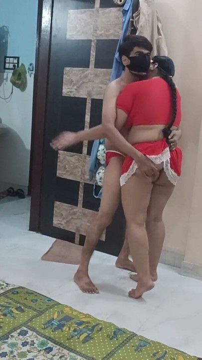 InShot 20260919 184306043.Mp4Red Short Dress Me Girlfriend Ki Chut Maari, Dono Ne Mask Pehen Ke Shoot Kiya | קליפ 1