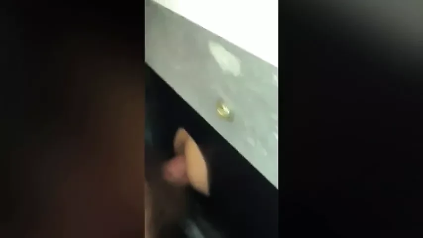 Duvar deliği