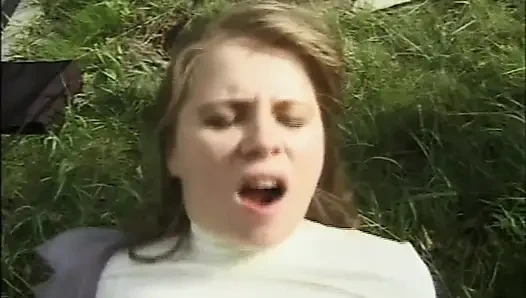 Amatör orta yaşlı seksi kadın şantiyede sikiliyor ve büyük memelere büyük yarakla boşalıyor