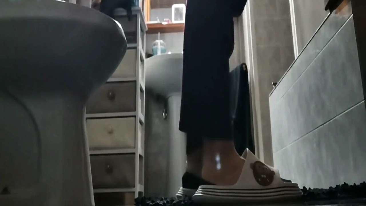 Camera on the Floor, Huge Ass and Sound Farts