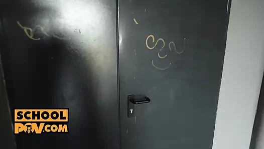 POV - spermalutschende studentin zazie Skymm ist eine analschlampe