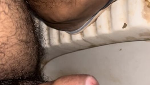 Indian boy Masturbation in toilet, desi ladke ne toilet me mooth mari