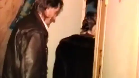 Pasangan paris dientot di depan film bokong.