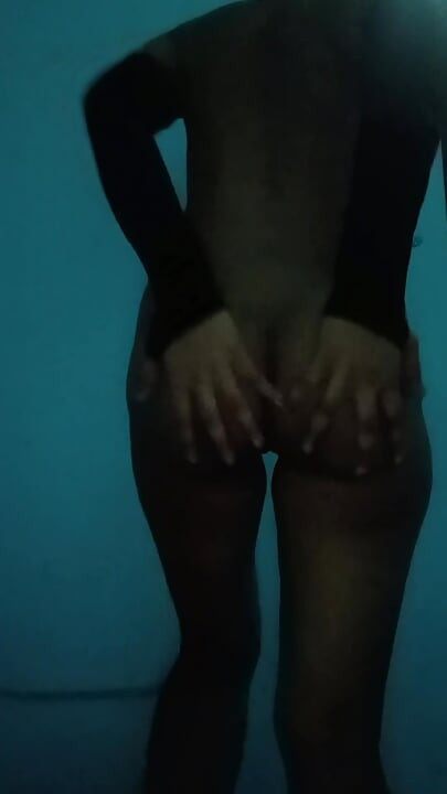 בחורה הודית חמה מתמלאת בשליטה