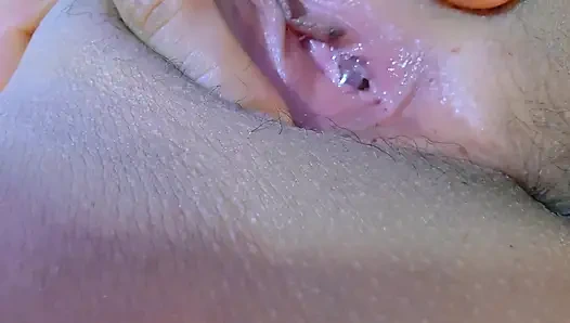 Çok yalnızım ve evde yalnızım! Şu anda beni sikecek birine ihtiyacım var - ıslak amcık solo