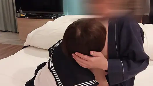 Siyah külotlu çoraplı bir denizci kız için ne düşünüyorsun? Yüze oturma, külotlu çorap yırtık ve ham sokma, dölleme,