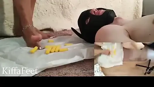 Богиня Kiffa на ее кровати