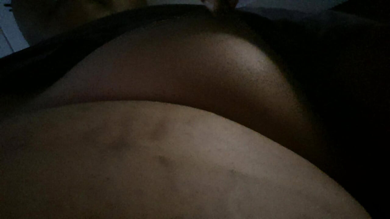 Kasnonoćna masturbacija BBW Trans Enby