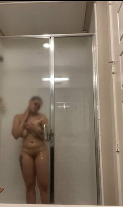 Shower twerk