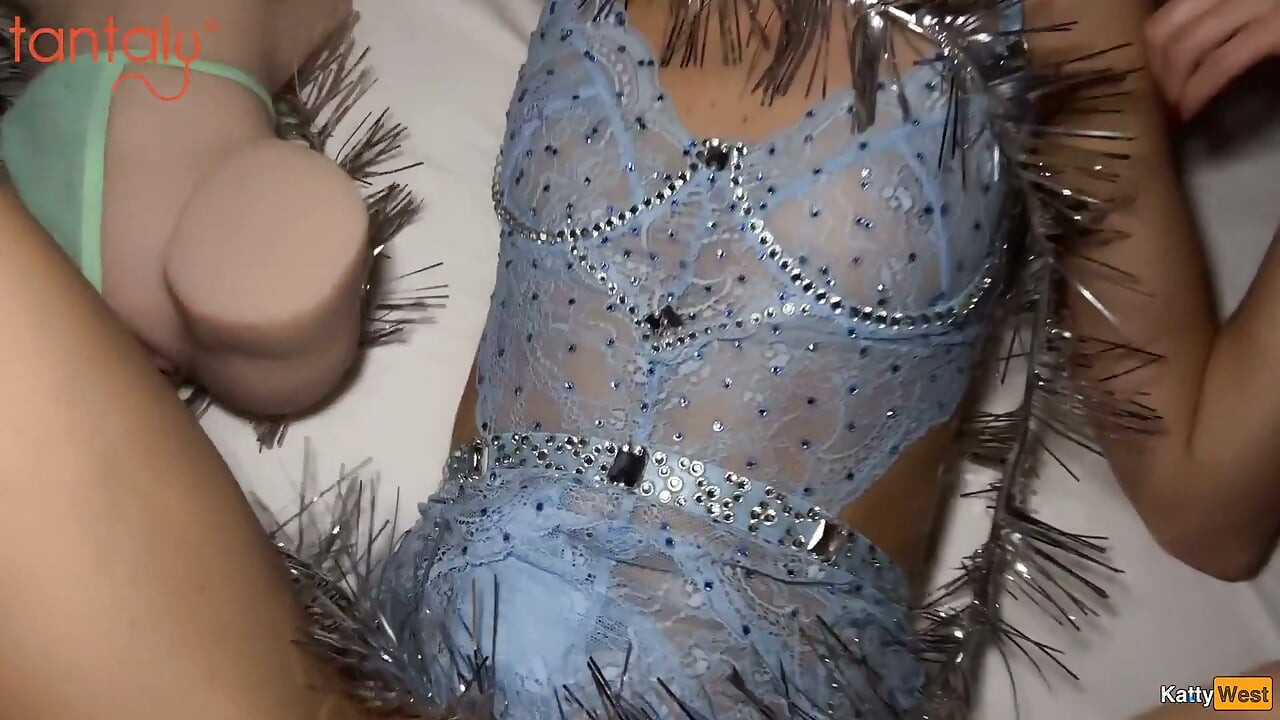 El mejor regalo para navidad - muñeca sexual Tantaly y preñada en el coño