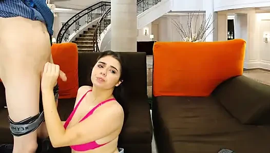 Azgın üvey anne üvey oğlunu evde tek başına sikiyor