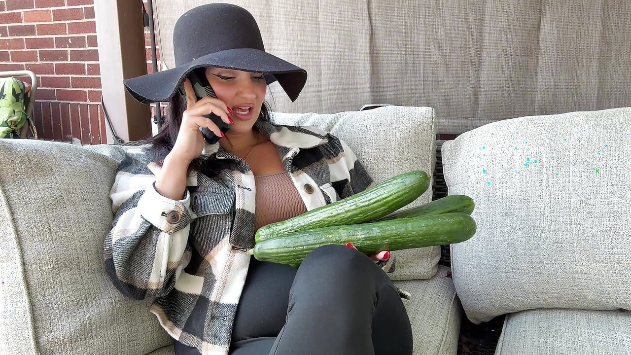 Desperate Housewife Triple Penetrates with 3 12in Cucumbers