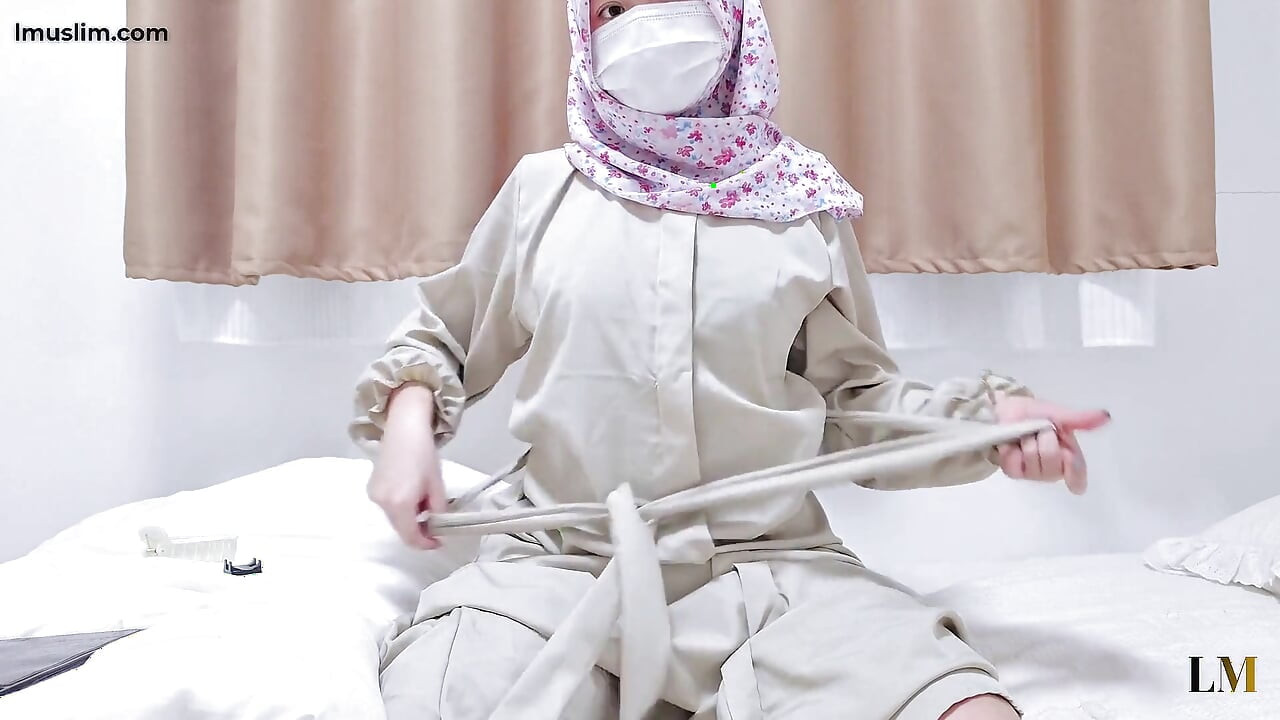 POV: Your Shy Hijabi Crush Ask You to Record Her in This Playful Mood
