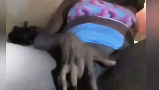 Saya terlalu terpaku pada seks, saya masturbasi pagi dan malam