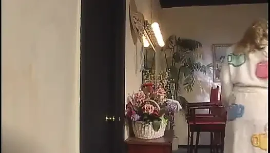 Blondes cowgirl nimmt es hart in ihre nasse fotze und bekommt ihr gesicht vollgespritzt