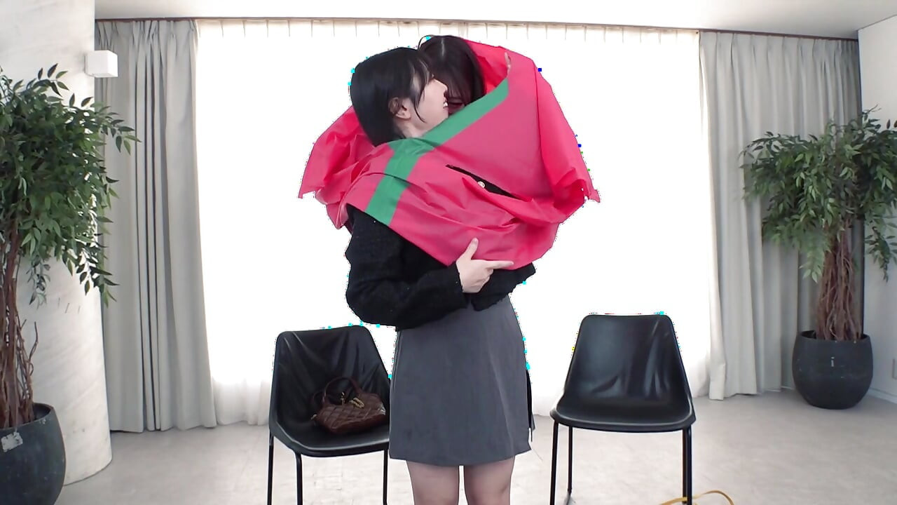 Part 3: Two Friendly College Girls Cooperate in Super Close-Up Two-Person Haori! Challenge yourself with a new sensation game for the Reiwa era! If you can make a fully erect guy climax within the time limit, you win a prize!!