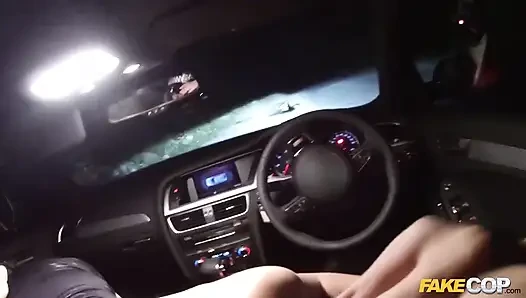 Fake cop - genç parti kızı ara sokakta sikiliyor ve yarak emiyor bakış açısı