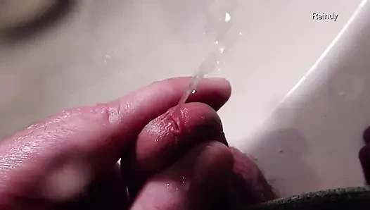 Çiş deliği sidik ağır çekimde yakın çekim görünüm