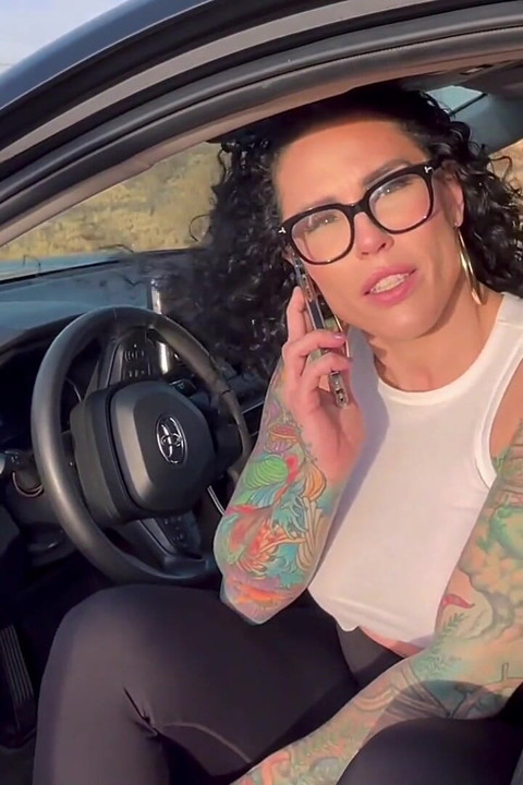 Tesão estranho recebe buceta recompensada depois de consertar meu carro