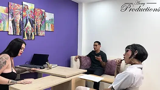 Kepala sekolah menangkap siswa dan bergabung untuk threesome FFM liar