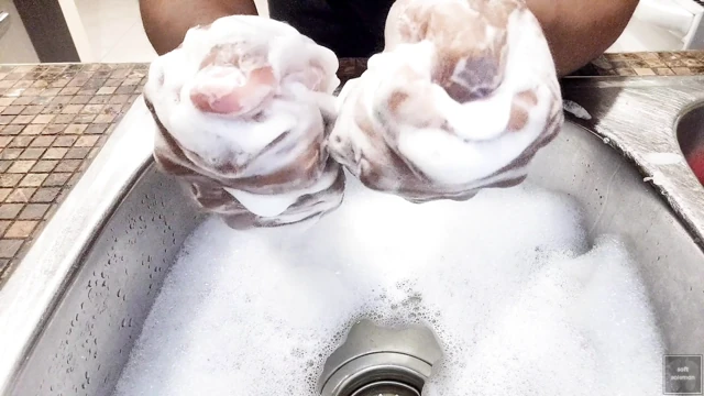 I wash nicely ans sensually my hands (2025)