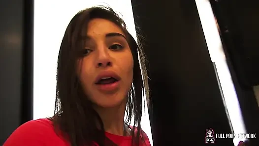 FullPornNetwork - Abella Danger готовится с помощью плага, прежде чем Джеймс Дин возьмет на себя грубую анальную сессию