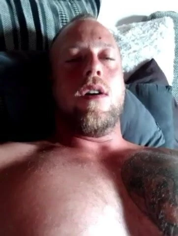 STRAIGHT GERMAN TATTOO JERKING OFF AND MOANING