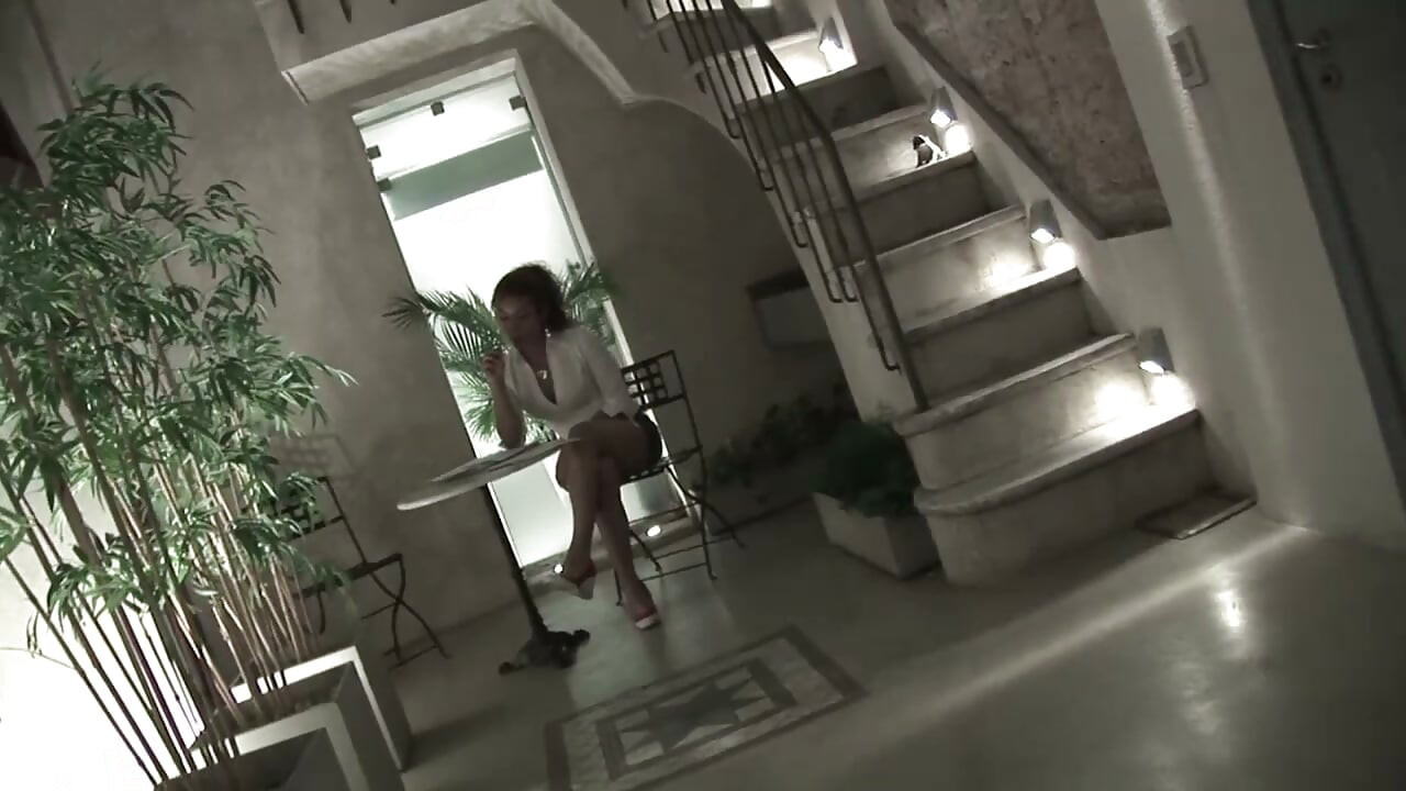 그녀의 음탕한 엉덩이에 자지가 필요한 핫한 야생 쉬멜