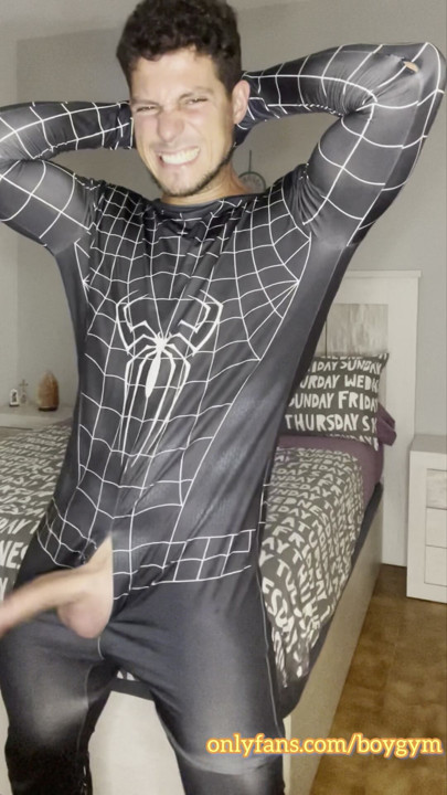 Kontol besarku nggak perlu disentuh sampai muncrat! Spiderman Cums