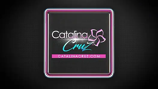 Fantezi kız geçiyor - Dara koca zenci ile anal seks yapıyor