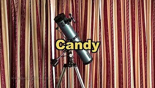Candy peitscht mit nacktem rücken von heißer domina