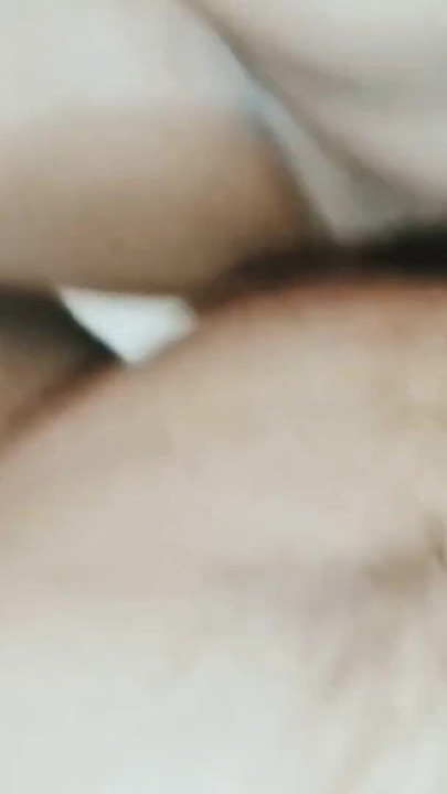 प्यारी लड़की ने स्तन दिखाए और उंगली करते हुए वायरल वीडियो । क्लिप 2