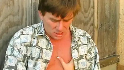 Memek cewek hot rambut pirang ini dientot habis-habisan sampai orgasme bergetar