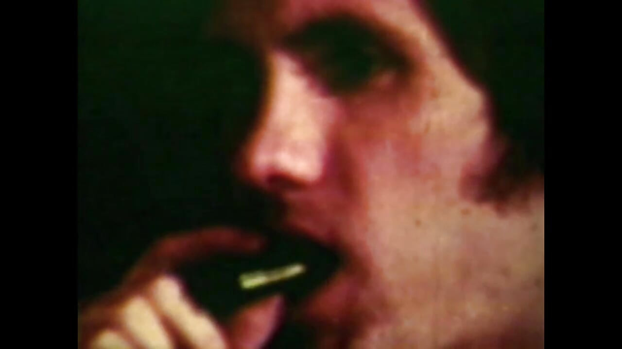 Mối quan hệ ba người mãnh liệt