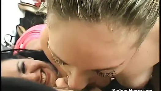 Çılgın ıslak ve dağınık - üç kız boşalıyor nostaljik porno