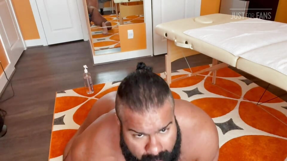 Bear masturbate with buttplug