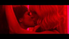 Charlize Theron - scenă de sex cu blondă atomică
