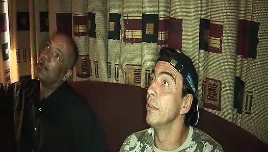 Vergrabene Schönheit im Sand: Wilder Outdoor-Fetischsex